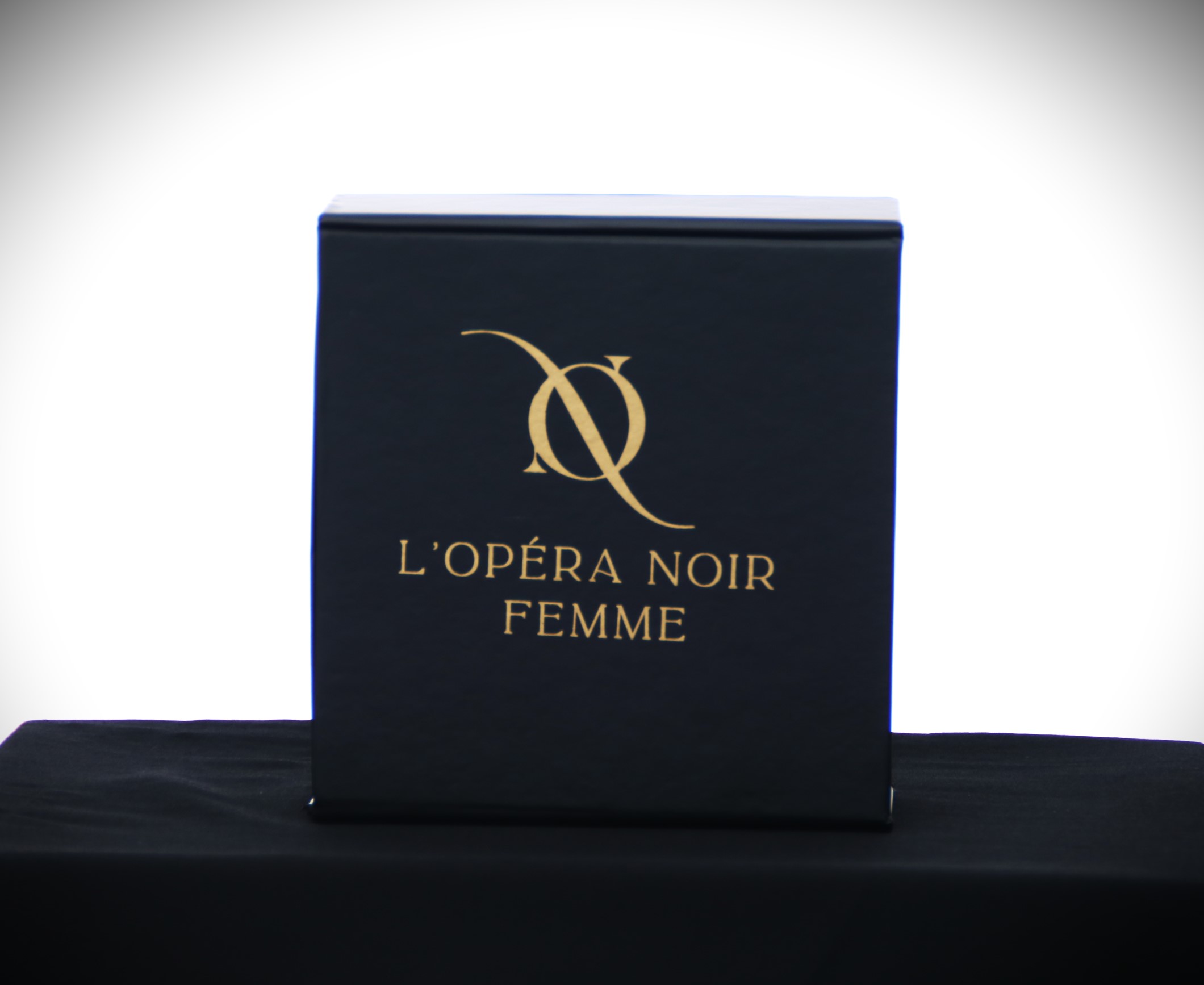 L'OPÉRA NOIR FEMME