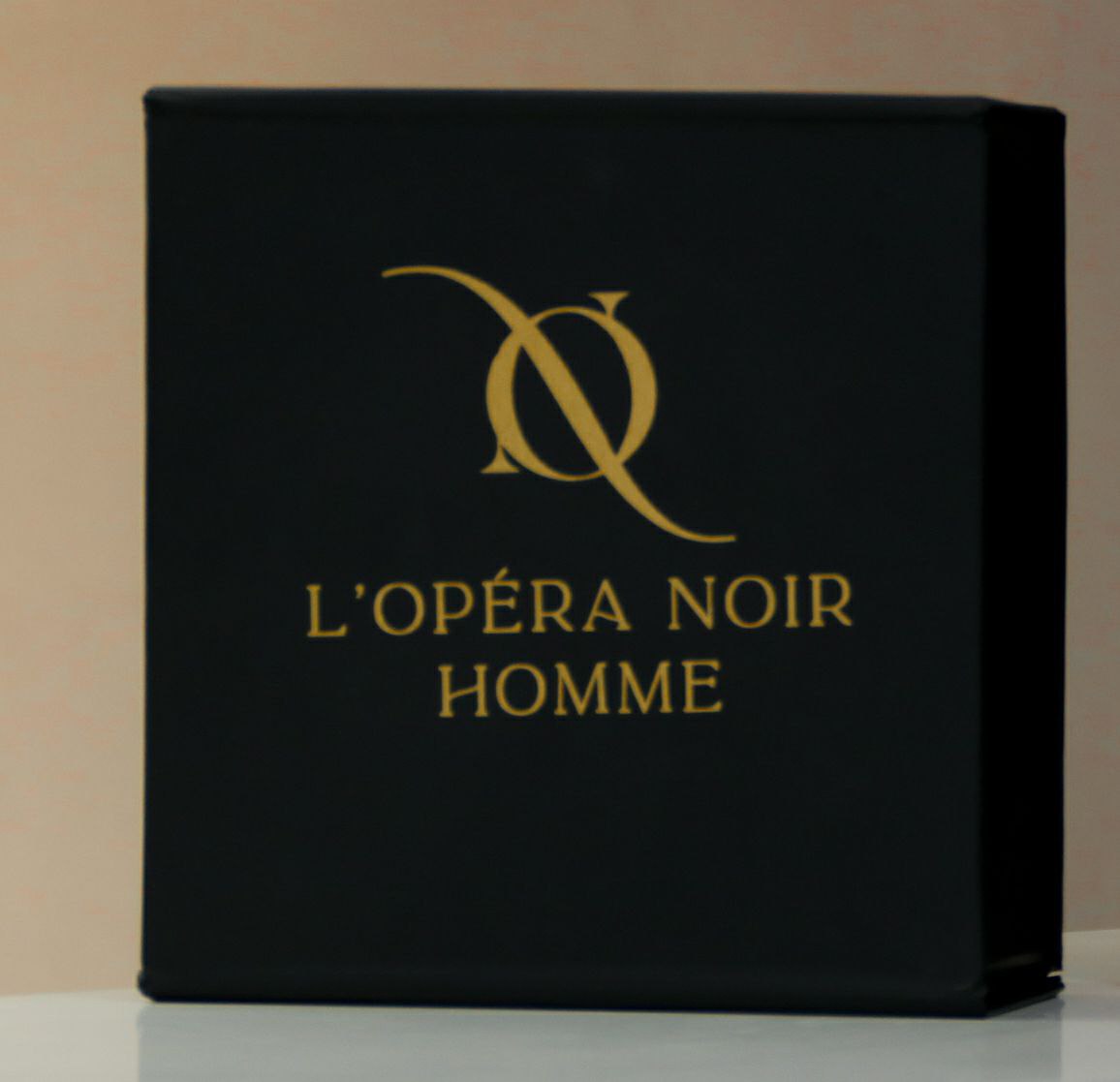 L'OPÉRA NOIR HOMME