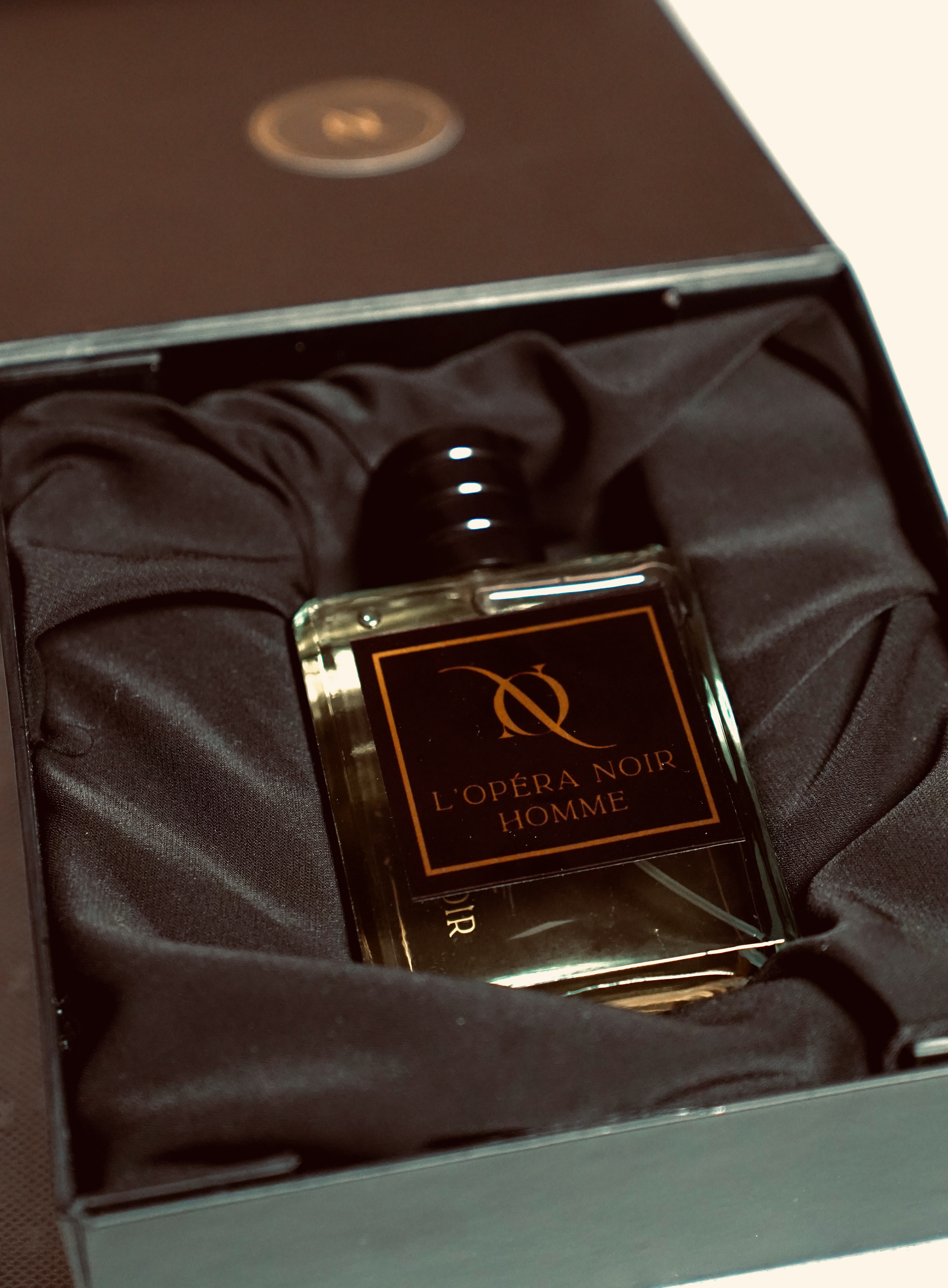 L'OPÉRA NOIR HOMME