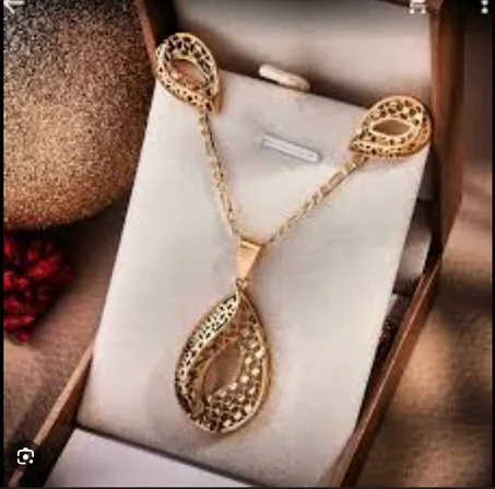 المجوهرات و القلائد