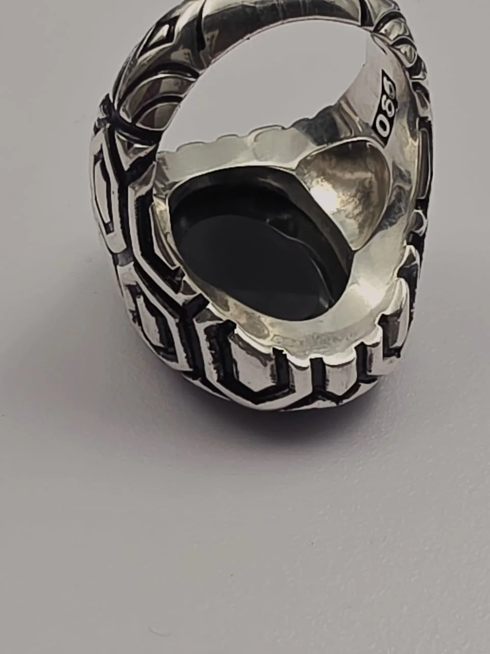 خاتم فضه بحجر عقيق يمني جزع اسود