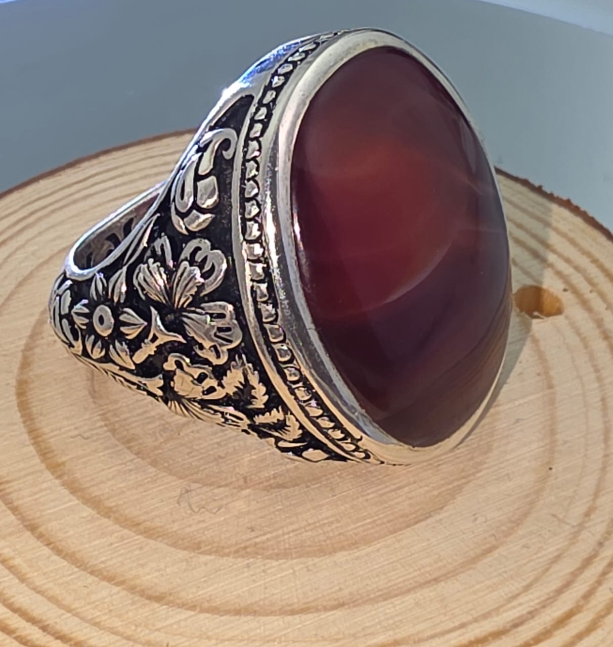 خاتم فضه رجالي بحجر عقيق جزع كرزي مزعفر يمني مميز