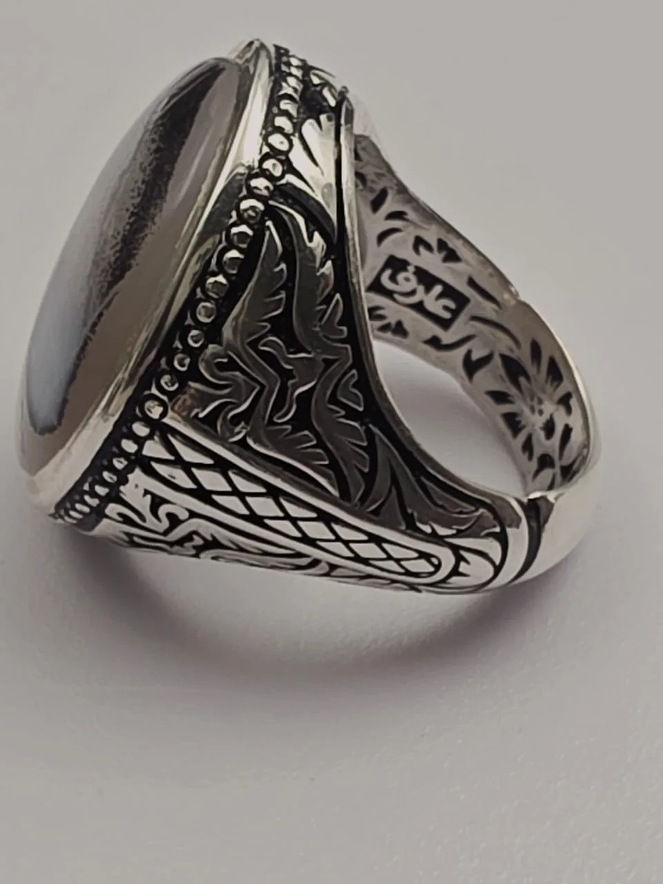 خاتم فضه بحجر عقيق يمني ابيض مصرور