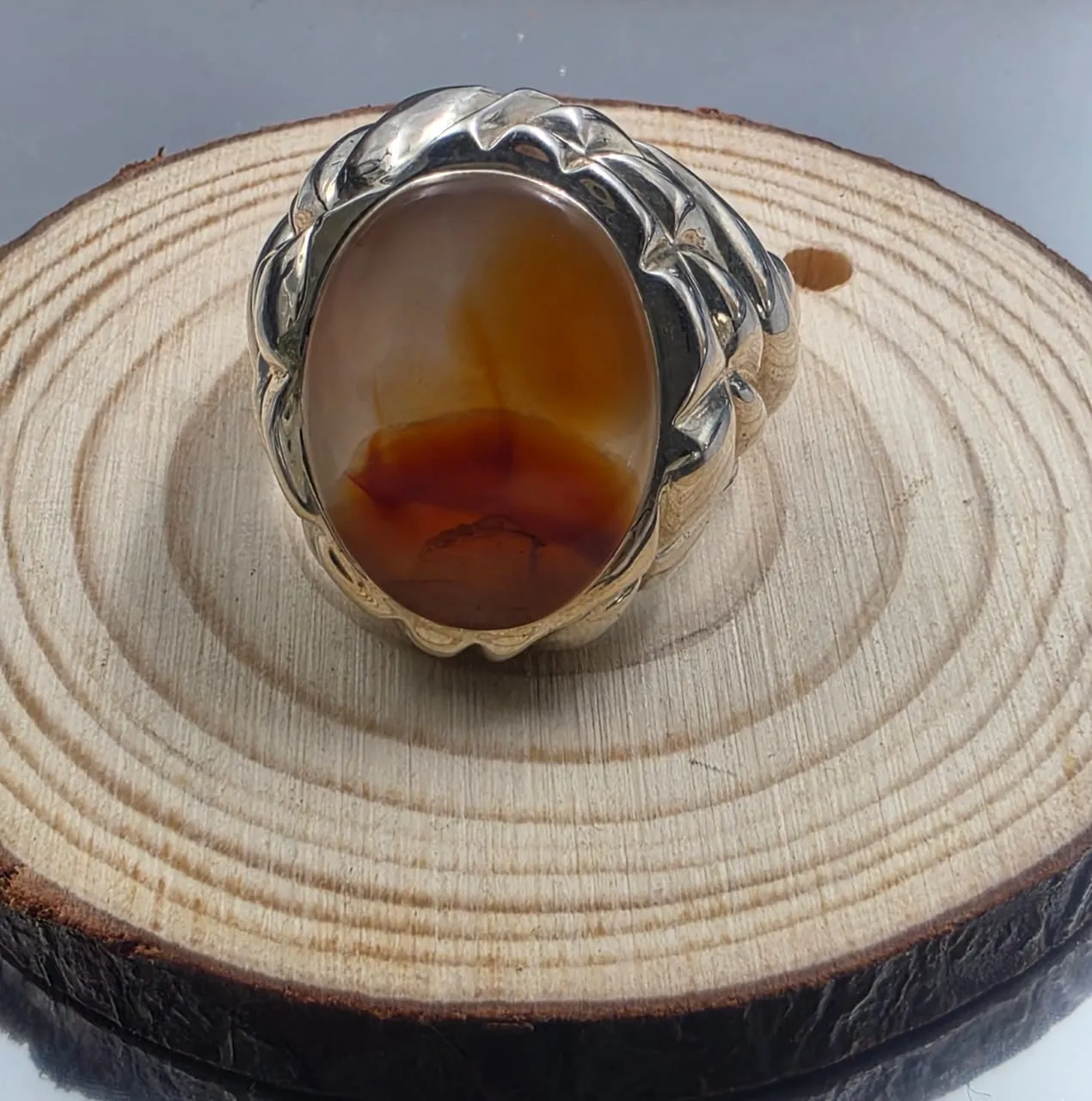 خاتم فضه بحجر عقيق ابيض مصور لاصحاب التميز