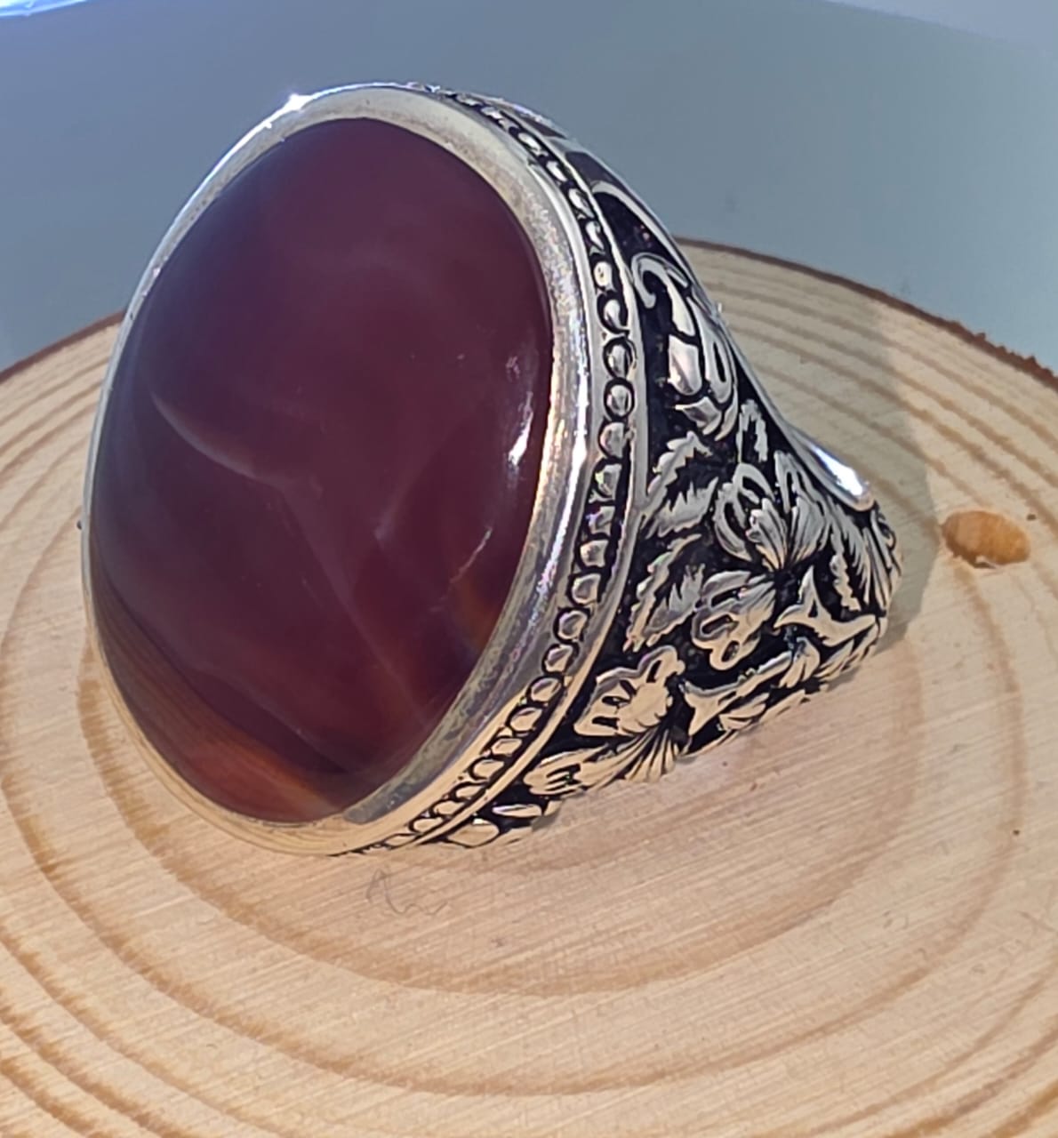 خاتم فضه رجالي بحجر عقيق جزع كرزي مزعفر يمني مميز