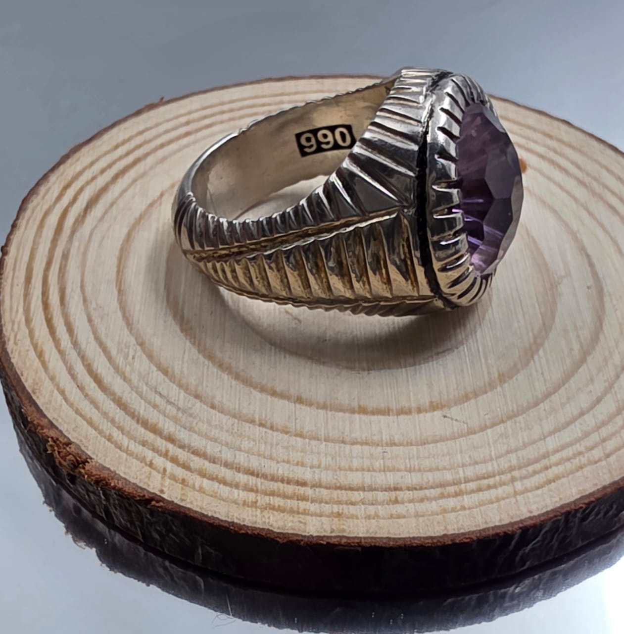 خاتم رجالي فضه بجوهره من حجر الاماتيست تقطيع فاسيت ليزر مميز