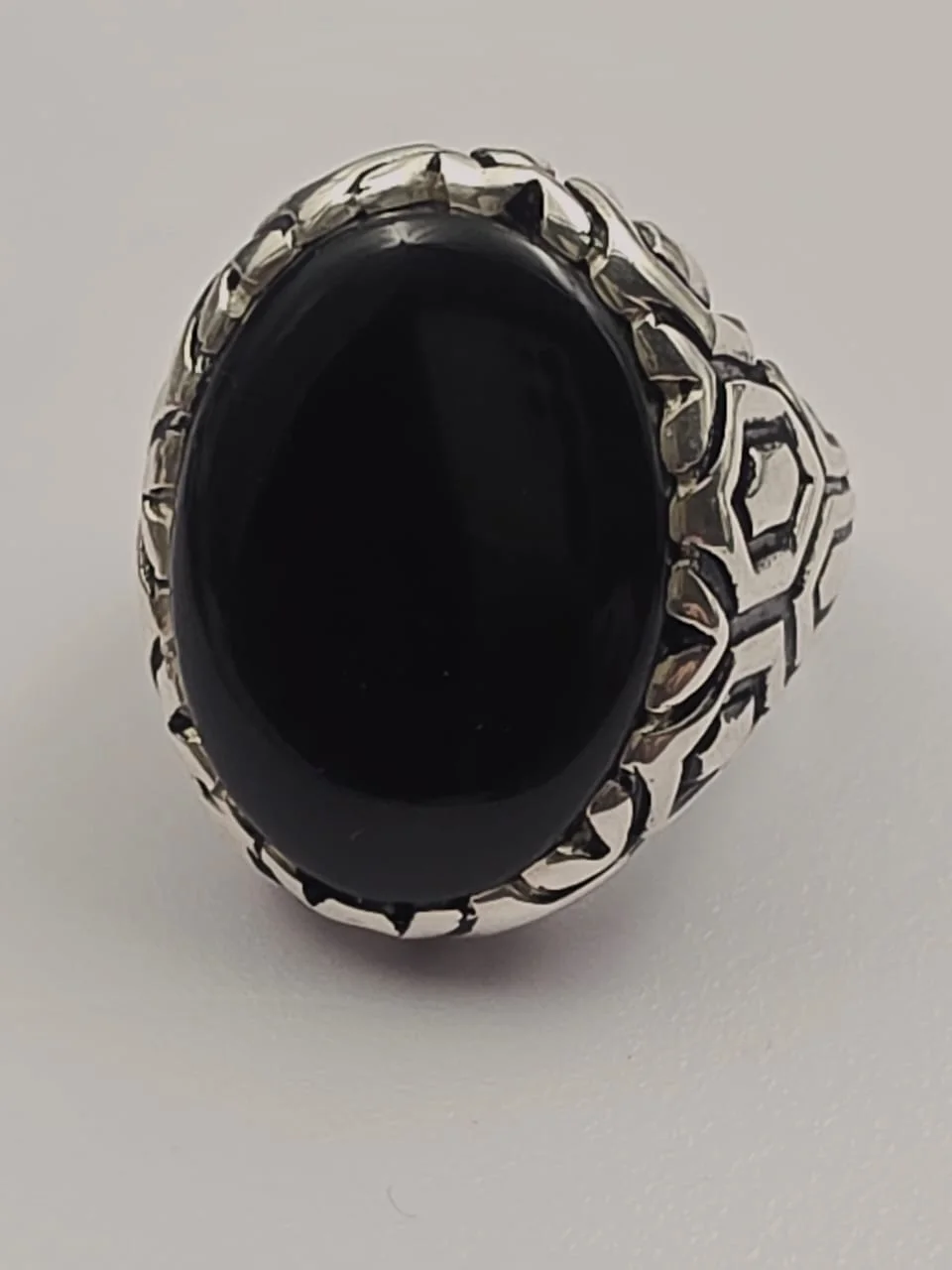 خاتم فضه بحجر عقيق يمني جزع اسود