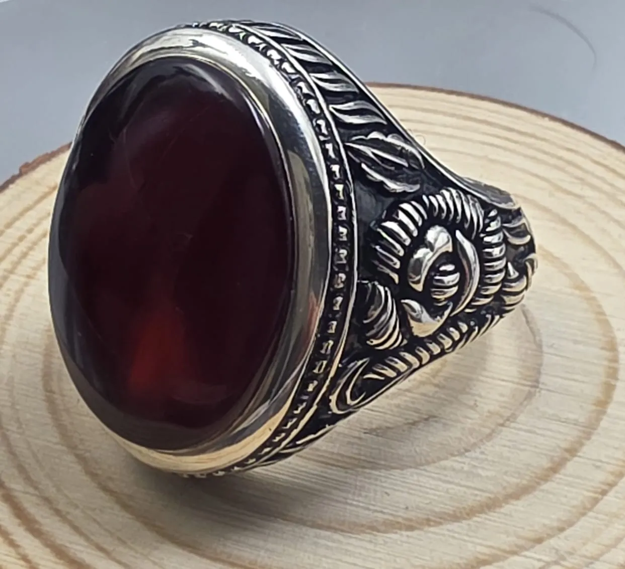 خاتم فضه بحجر عقيق كرزي مزعفر صياغة عارف المميره