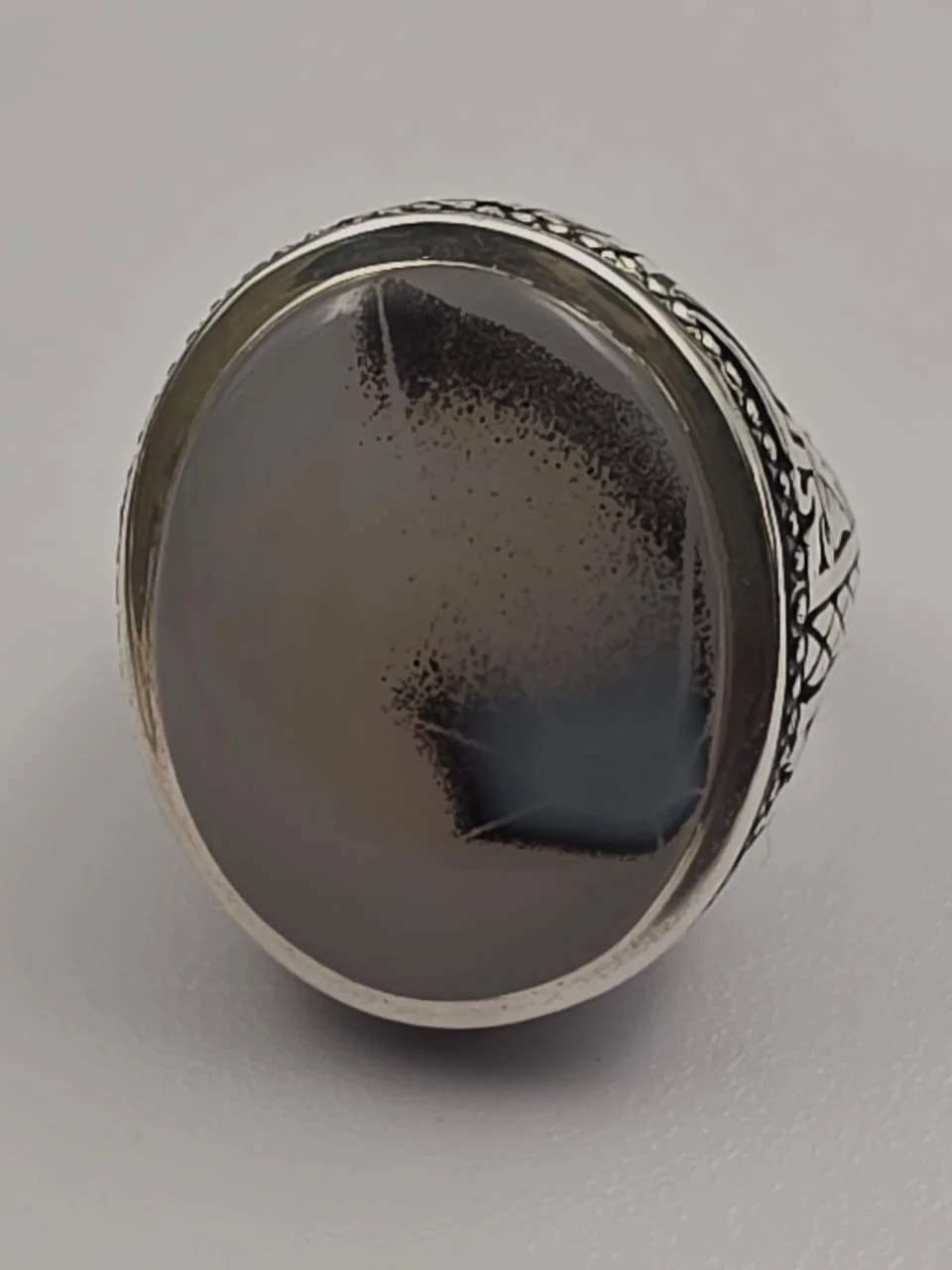 خاتم فضه بحجر عقيق يمني ابيض مصرور