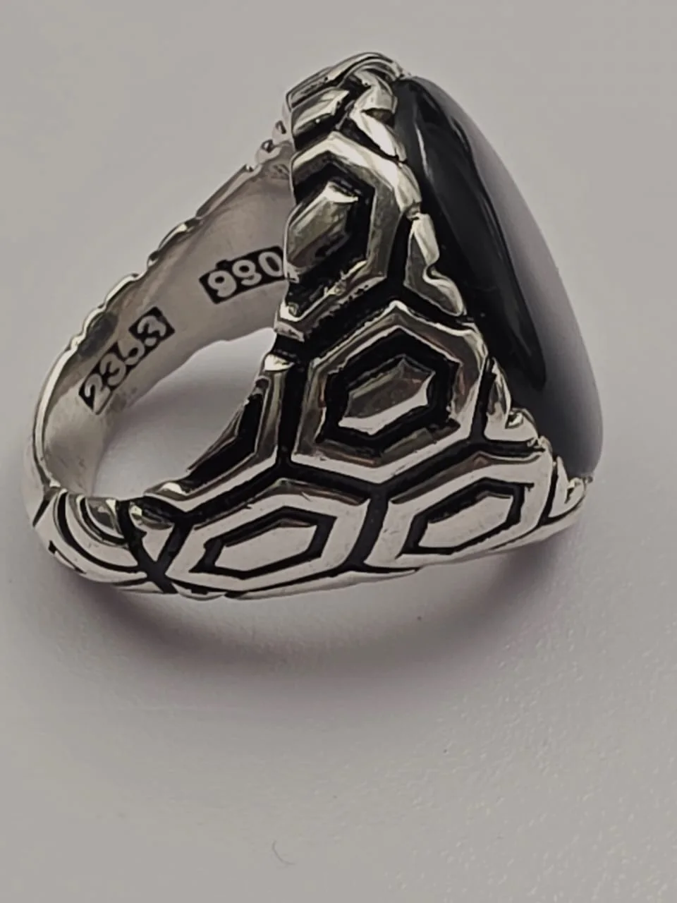 خاتم فضه بحجر عقيق يمني جزع اسود