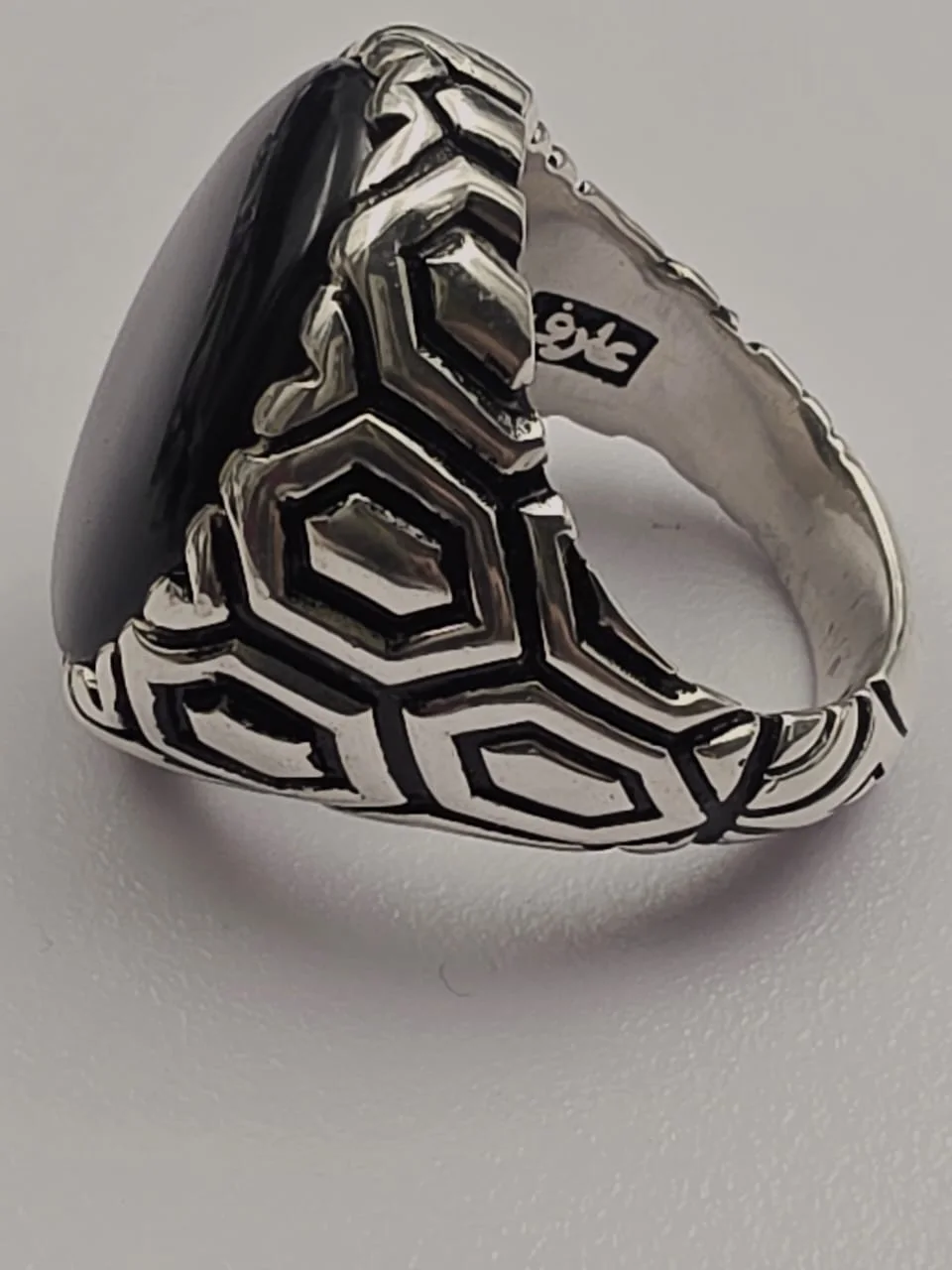 خاتم فضه بحجر عقيق يمني جزع اسود