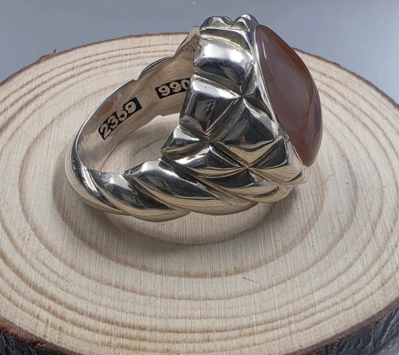 خاتم فضه بحجر عقيق ابيض مصور لاصحاب التميز