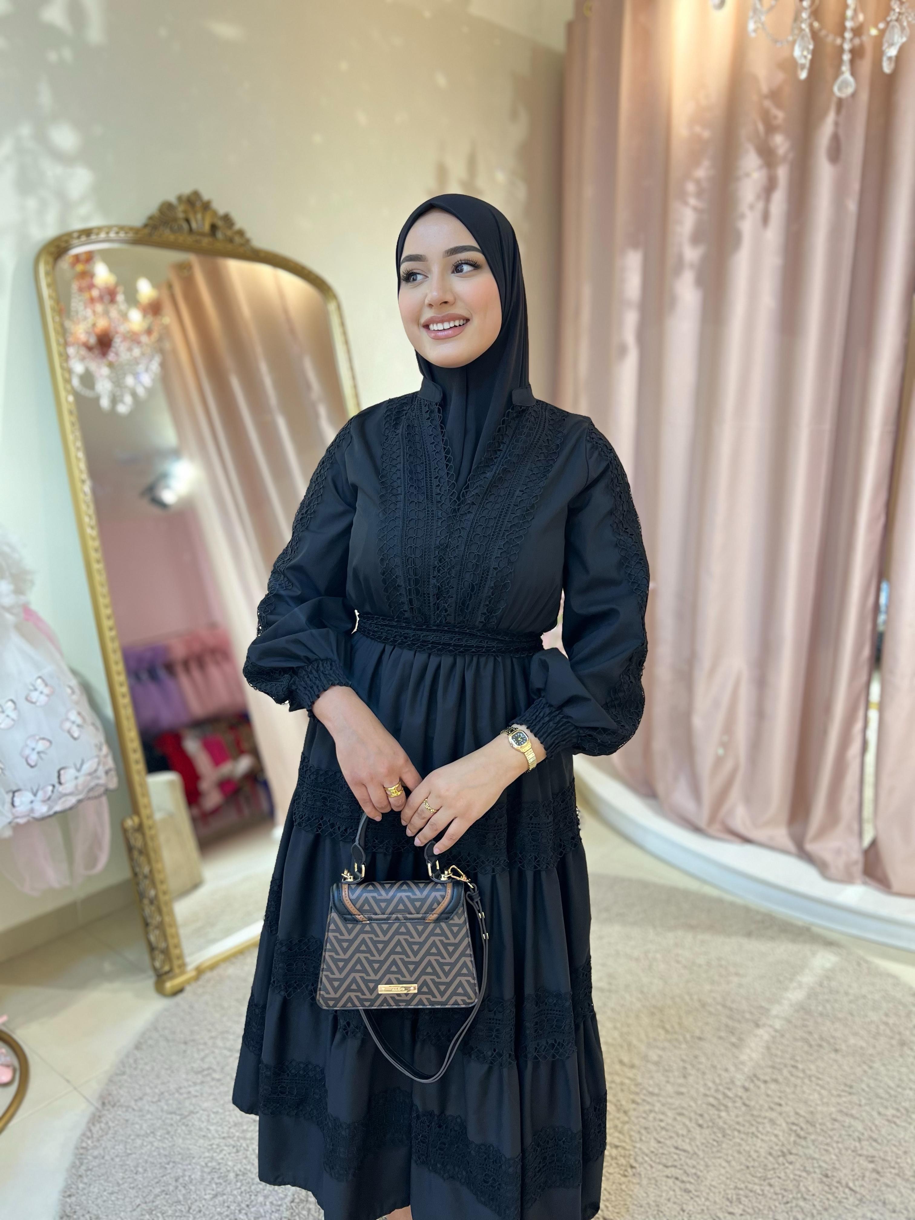 ​فستان زيمرمان الأسود  جاذبية لا تُقاوم وأناقة لا تُضاهى