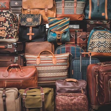 حقائب يد وحقائب كتف للنساء