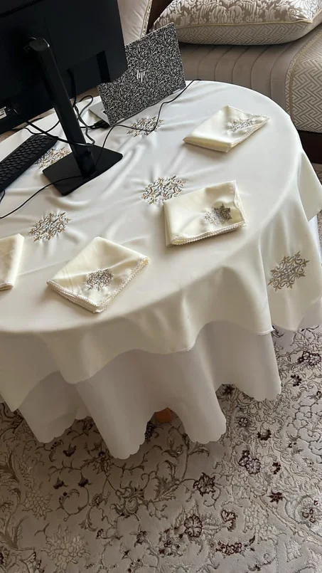 nappe tissus brodé