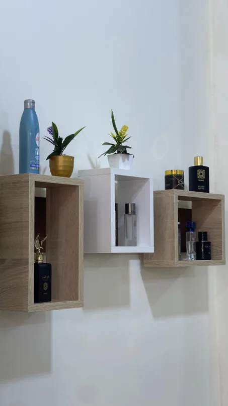 ديكور ثلاث رفوف أفقية