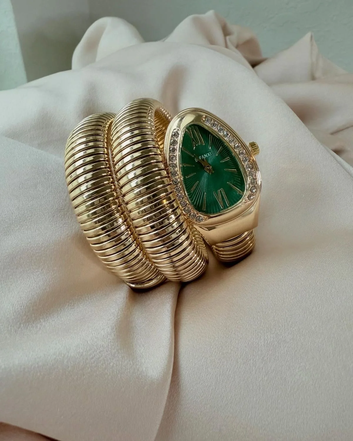 Montre Serpent Dorée - Élégance & Originalité