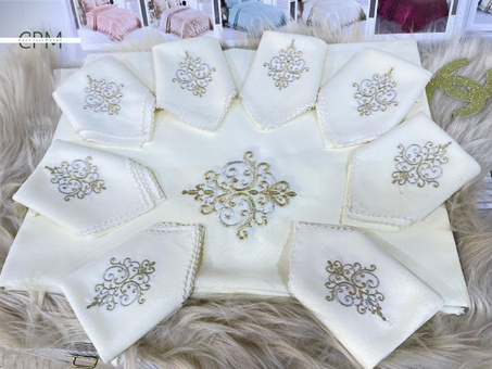 Nappe 140cm*140cm et 8 Serviettes 40cm*40cm D'or