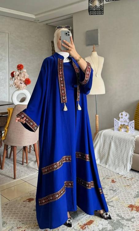 كوني فريدة بعبايتك