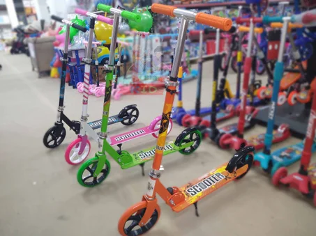 دراجة trottinette للأطفال من نوع scooter