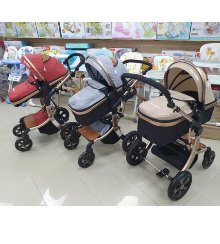 عربة ألمنيوم ذهبية لاطفال الرضاع تحتوي على قطعتين اضافيتين ( كرسي السيارة - ومحضة مخصصة للرضيع )