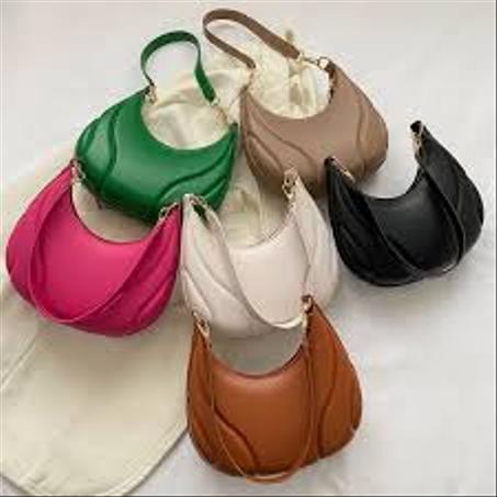 حقيبة اليد النسائية للراقية بتصميم هلال سادل