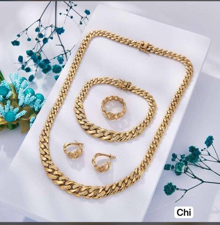 📿 أونسومبل رادكو إينوكسيدابل. 📌 سلسلة | كورميط | خاتم | حلاقات ✨ أسيي إينوكسيدابل، كيشبه للذهب وما كيصديش! 💎 أناقة وأصالة فأنصومبل واحد 🇲🇦 🔥 ختاري التميز وخلي اللمعة تهدر عليك!