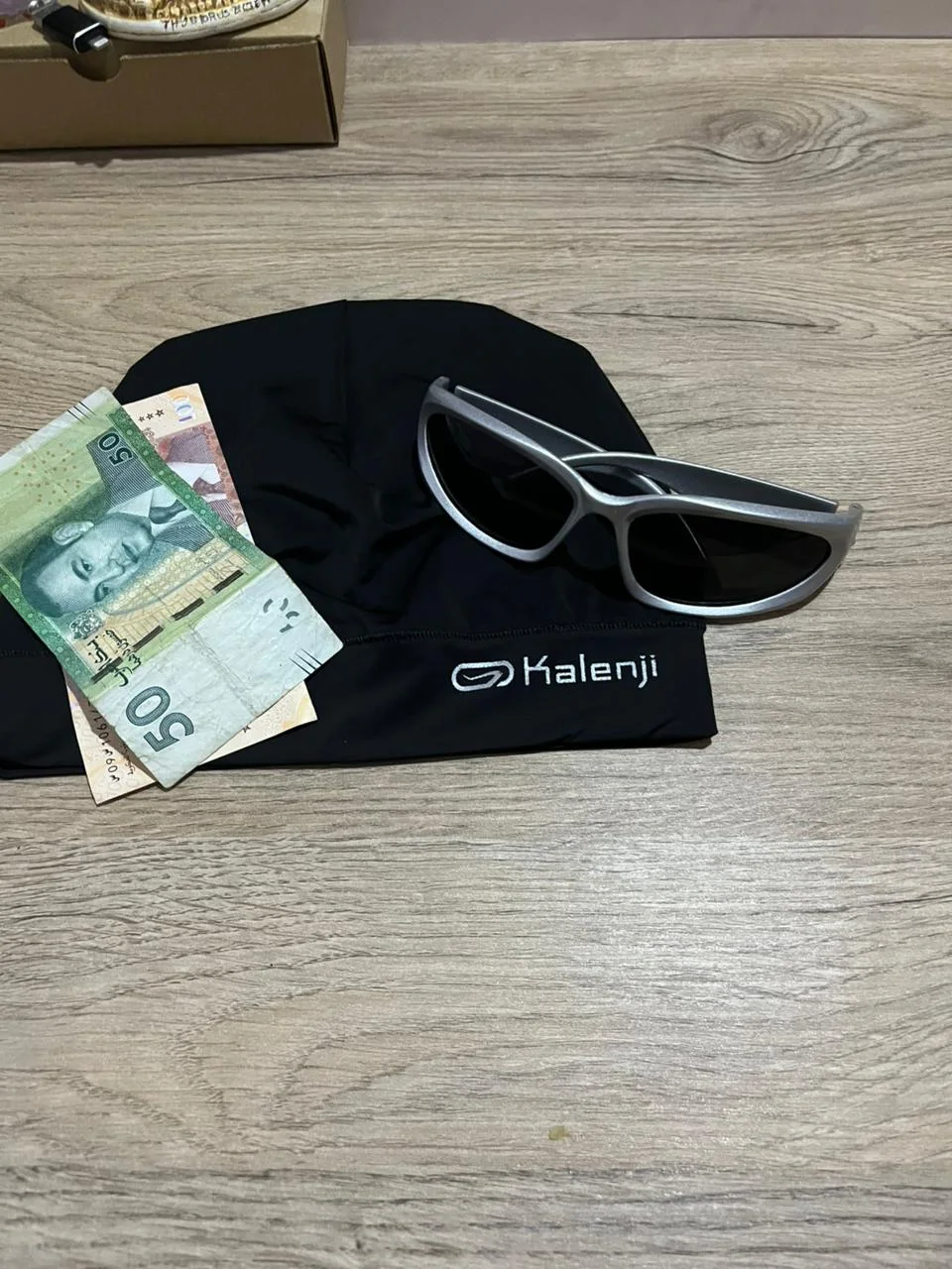 PACK SKULLCAP AND Y2K SUNGLASSES 2026