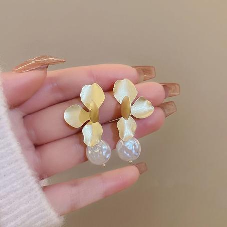 Boucles rétro à fleurs déformées