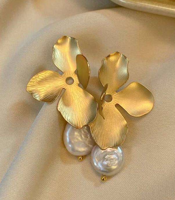 Boucles rétro à fleurs déformées