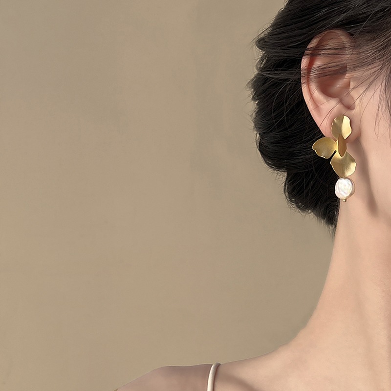 Boucles rétro à fleurs déformées