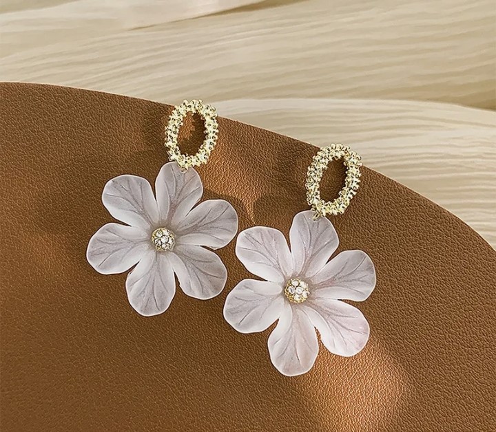Boucles pendantes en fleurs