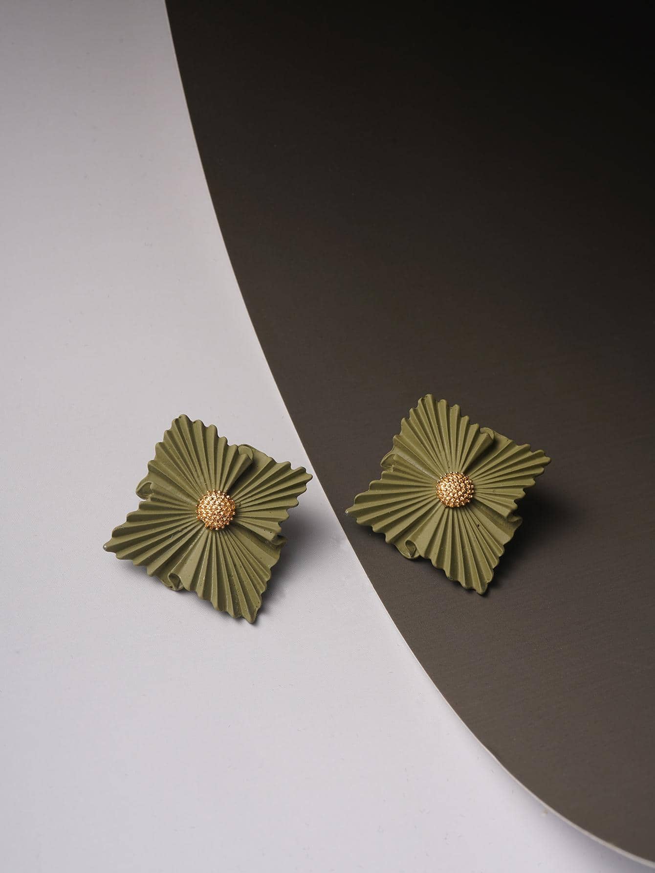 Deux paires/ensemble de boucles fleurs