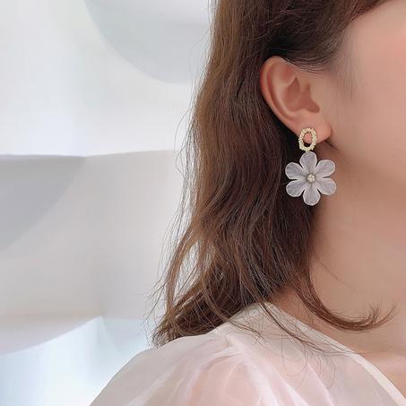 Boucles pendantes en fleurs