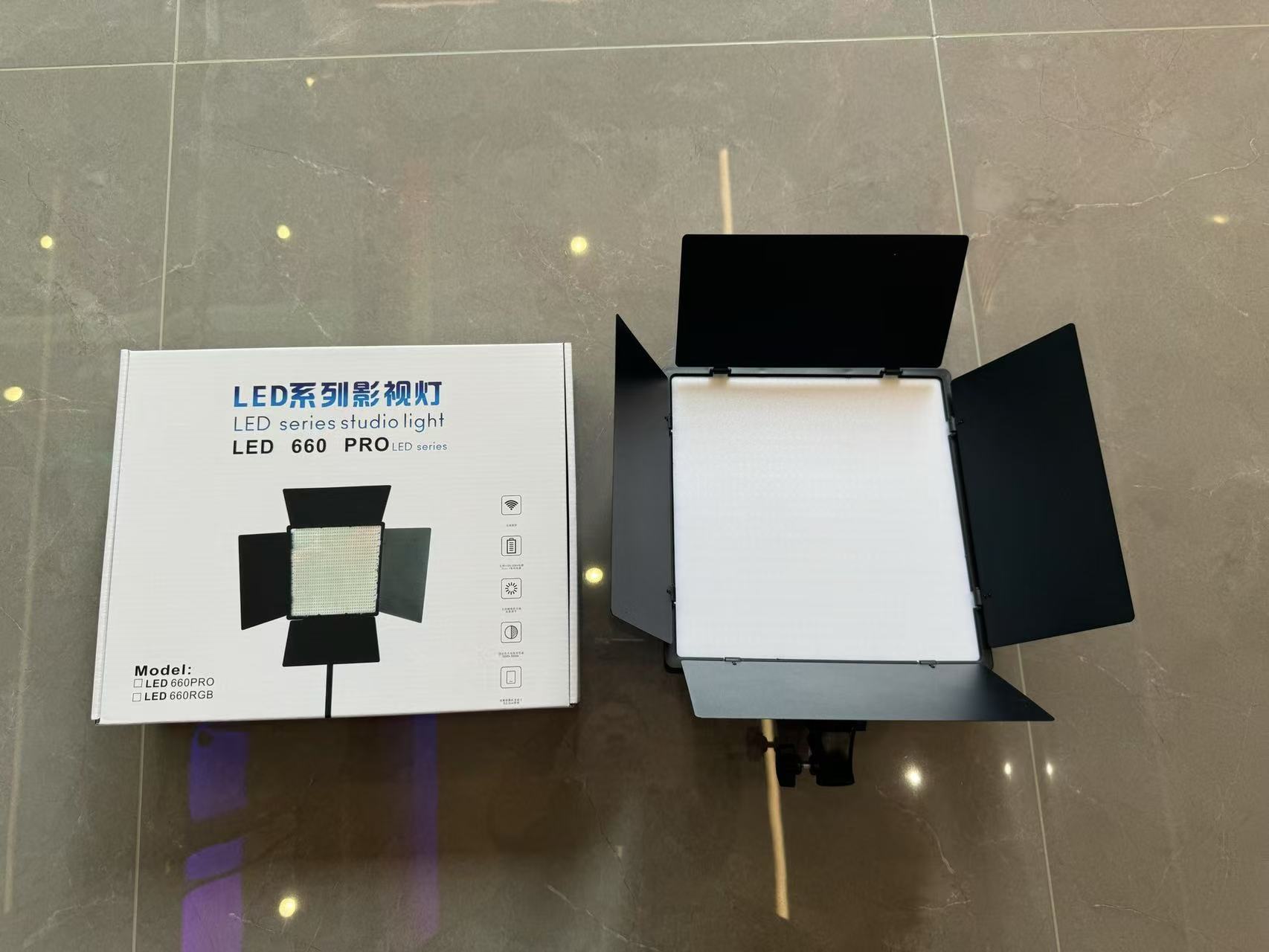 Lampe LED660 PRO – Éclairage LED professionnel avec trépied 210 cm et accessoires