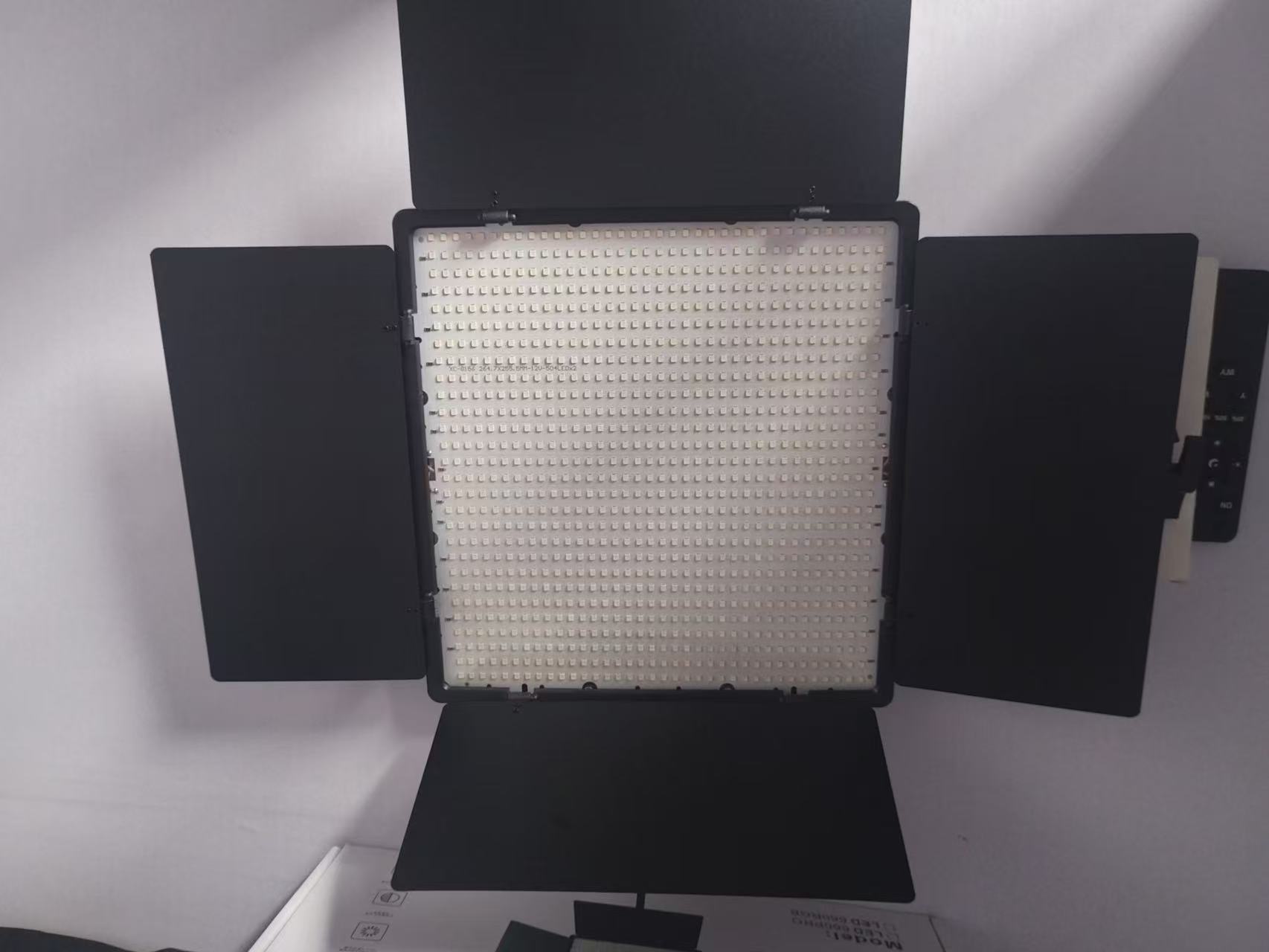 Lampe LED660 PRO – Éclairage LED professionnel avec trépied 210 cm et accessoires