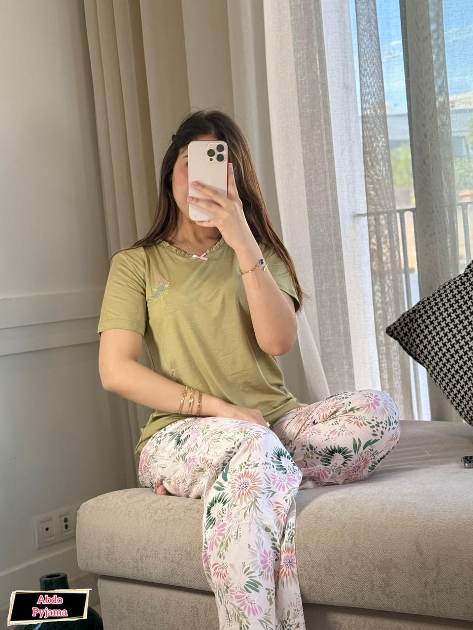 بيجامة سروال + قميص بأكمام قصيرة