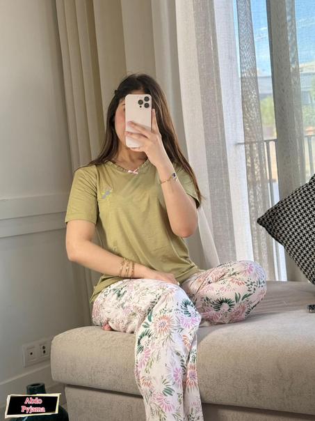 بيجامة سروال + قميص بأكمام قصيرة