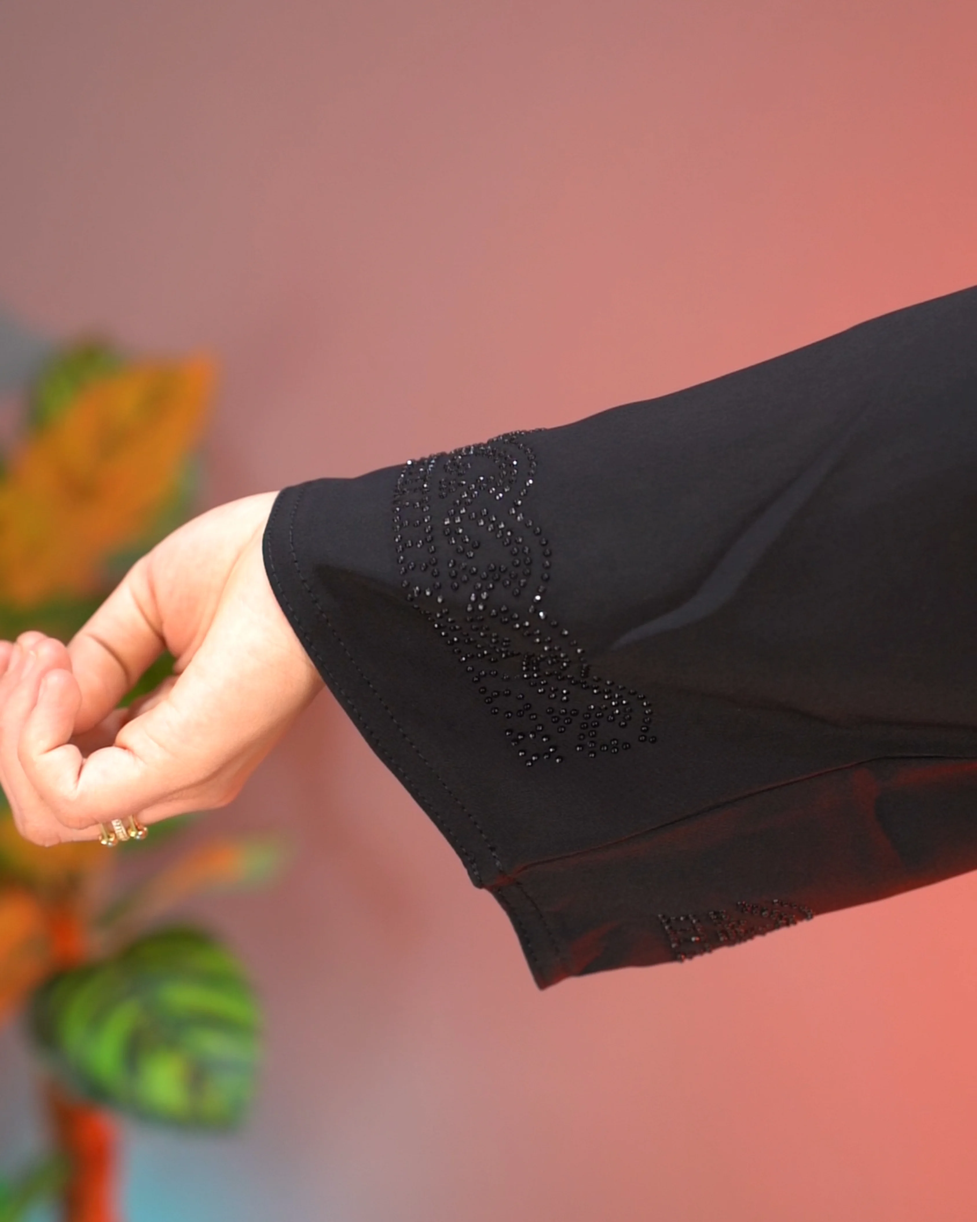 عباية إماراتية أنيقة مع فولار