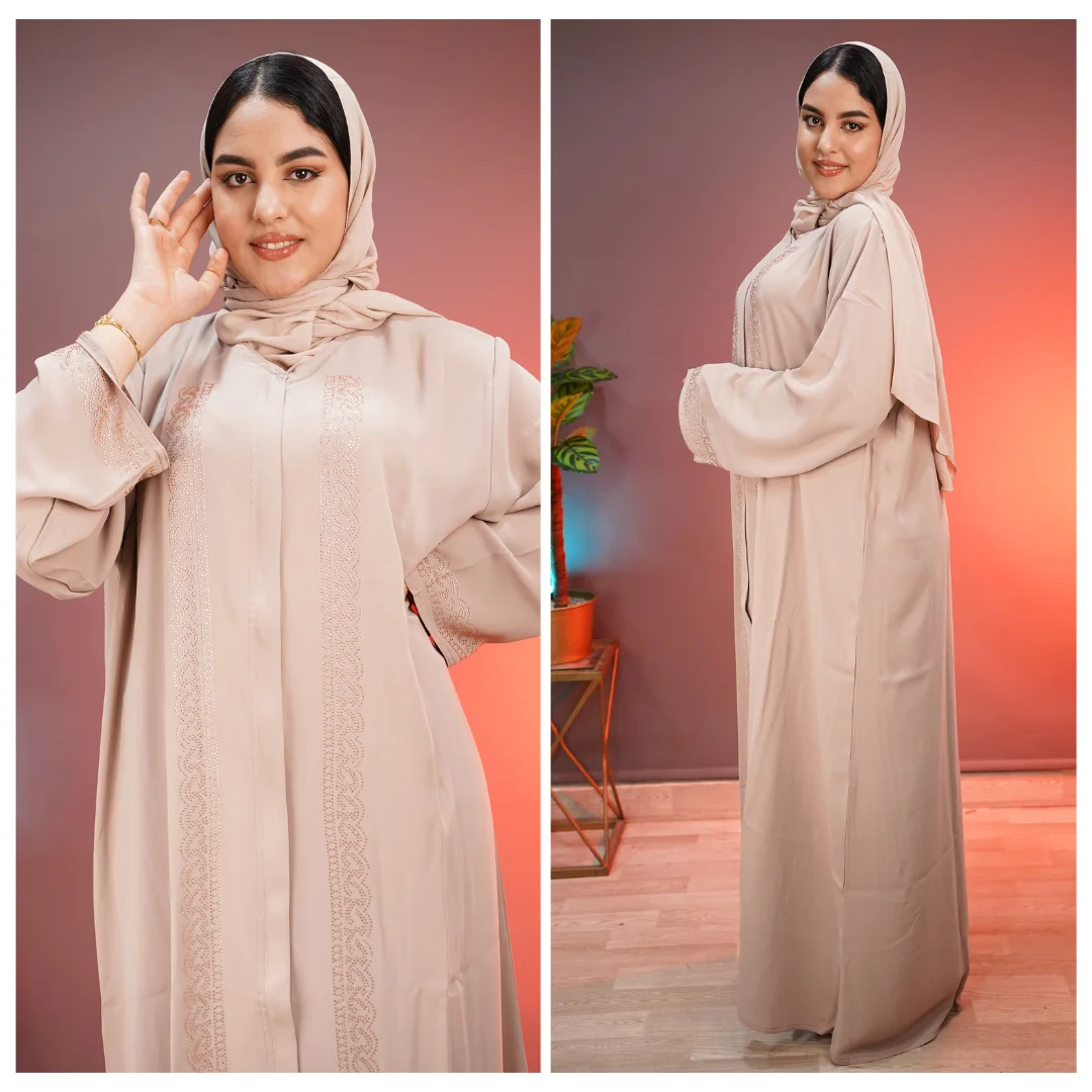 عباية إماراتية أنيقة مع فولار