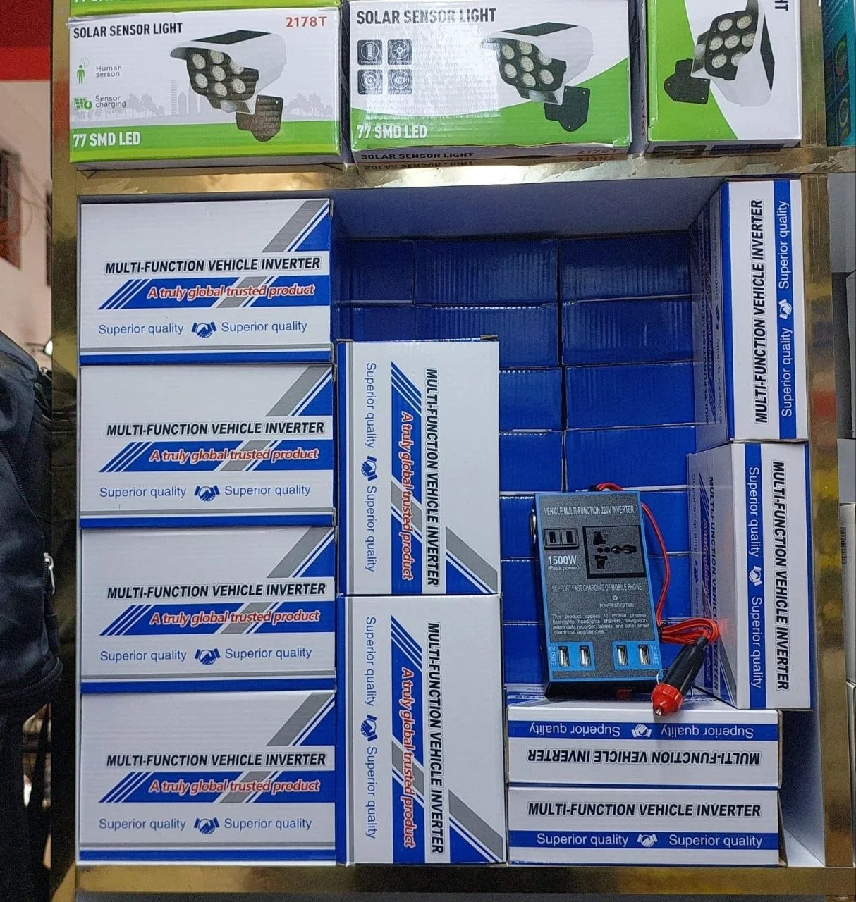 Onduleur universel محول طاقة للسيارة 2000W