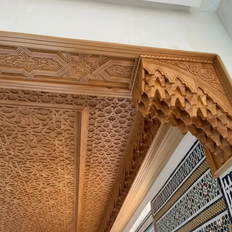 سقوف خشبية منقوشة