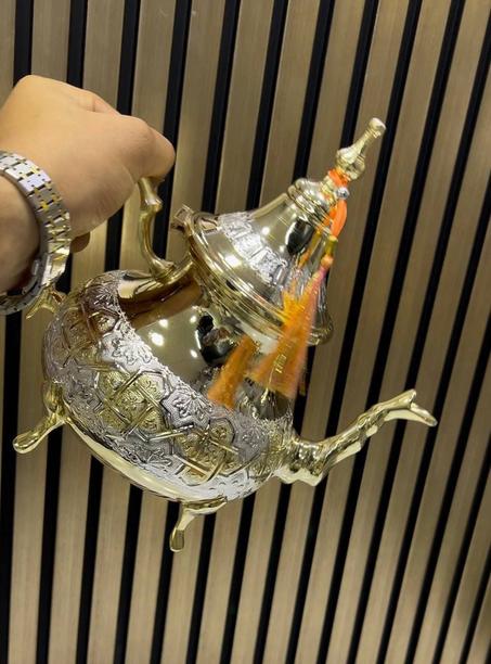Théière Marocaine Argentée Artisanat Traditionnel Élégant Numéro 22