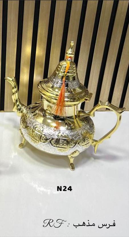Théière Marocaine Argentée Artisanat Traditionnel Élégant Numéro 24
