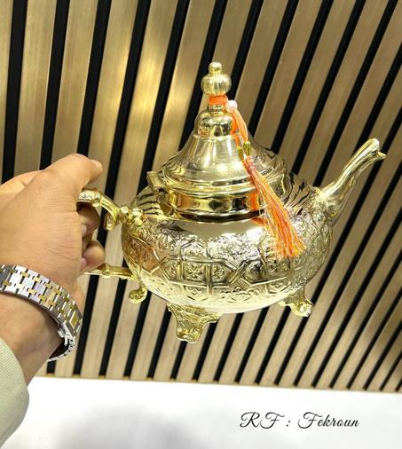 Théière Marocaine Argentée Artisanat Traditionnel Élégant Numéro 26