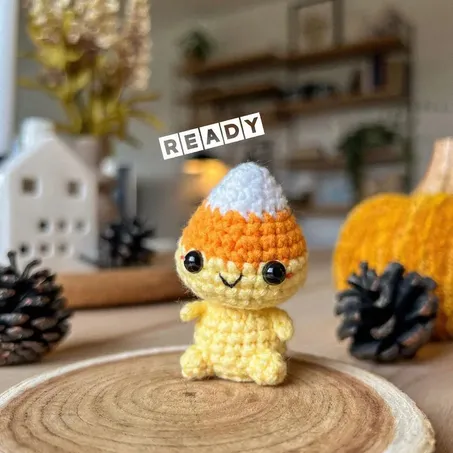 💛🧡🤍 FREE PATTERN Mini Candy Corn man 🎃