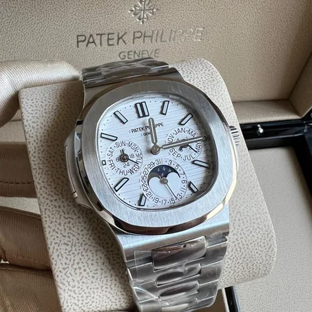 Patek Philippe Nautilus Quantième Perpétuel