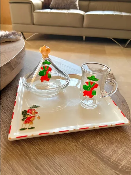 Lot n 7 • Assiette en porcelaine avec tajine et tasse en verre