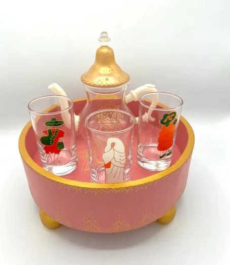 Mida en bois avec théière et 3 verres