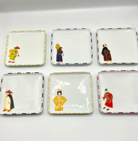 Lot de 6 assiettes en porcelaine